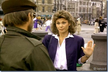 SCARECROW_MRS_KING_SEASON2_D1-02(1).avi_001038838