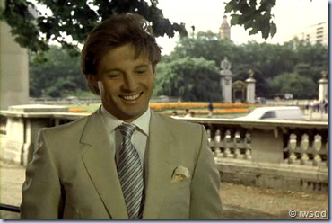 SCARECROW_MRS_KING_SEASON2_D1-02(1).avi_002756489