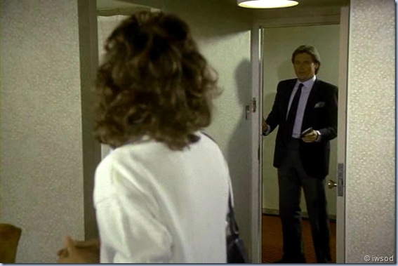 2.03 DOUBLE AGENT.avi_000739406