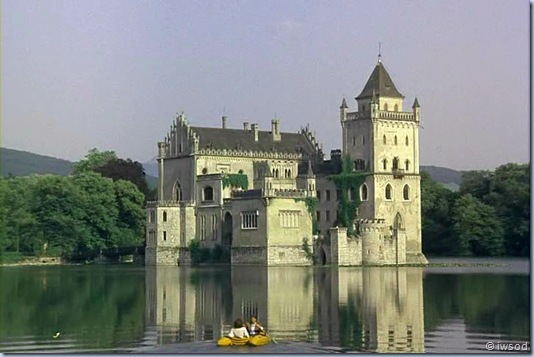 2.04 THE LEGEND OF DAS GEISTERSCHLOSS.avi_001452852