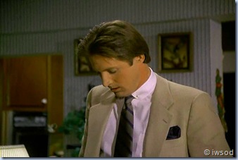 2.06 BRUNETTES ARE IN.avi_001121321