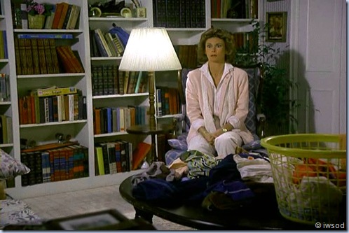 2.06 BRUNETTES ARE IN.avi_001210810