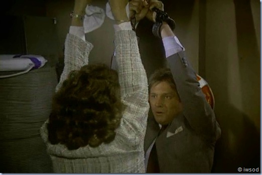 2.06 BRUNETTES ARE IN.avi_002497530