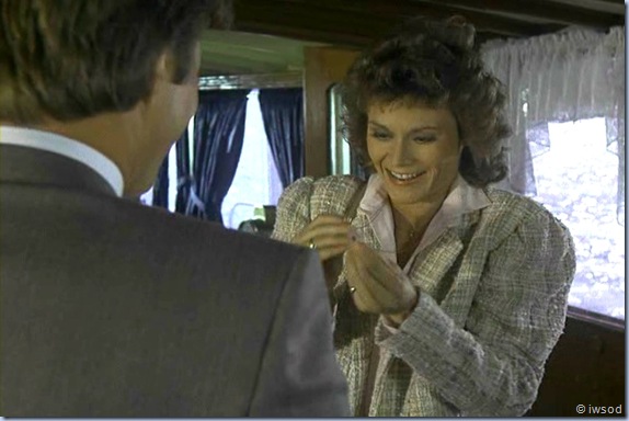 2.06 BRUNETTES ARE IN.avi_002561461