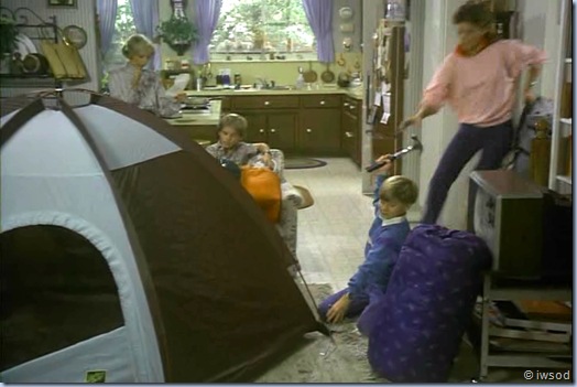 2.10 PLAYING POSSUM.avi_000246813