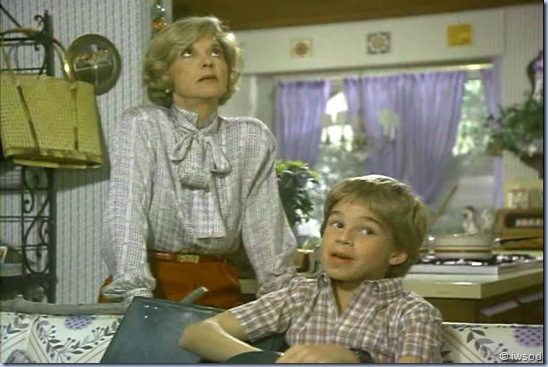 2.10 PLAYING POSSUM.avi_000260260