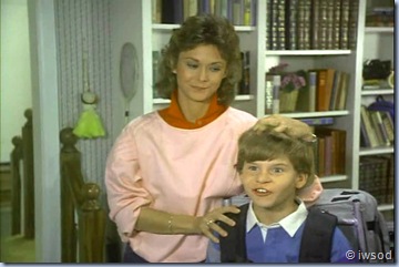 2.10 PLAYING POSSUM.avi_000281281