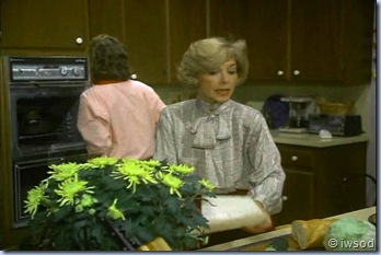 2.10 PLAYING POSSUM.avi_000326659