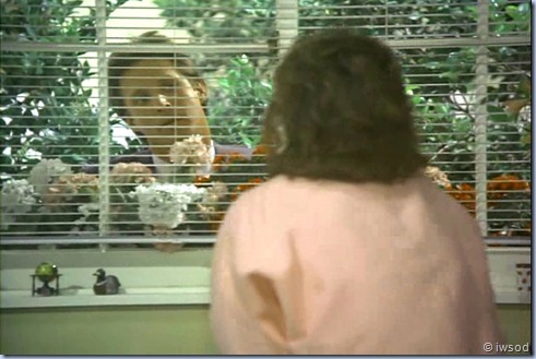 2.10 PLAYING POSSUM.avi_000339572