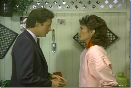 2.10 PLAYING POSSUM.avi_000383383