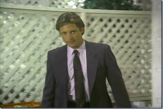 2.10 PLAYING POSSUM.avi_000398398