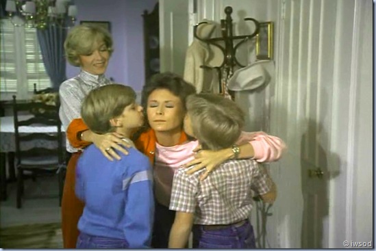 2.10 PLAYING POSSUM.avi_000433433