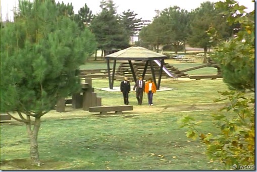 2.10 PLAYING POSSUM.avi_000815815_thumb[1]