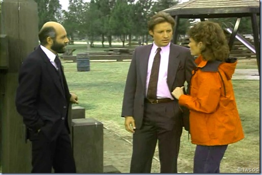 2.10 PLAYING POSSUM.avi_000895228