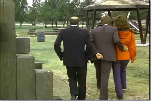 2.10 PLAYING POSSUM.avi_000965965