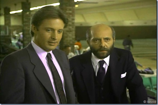 2.10 PLAYING POSSUM.avi_001433433