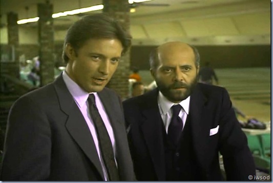 2.10 PLAYING POSSUM.avi_001433967