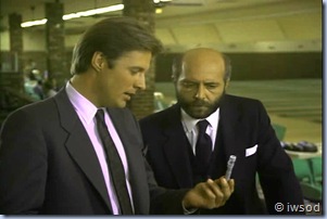 2.10 PLAYING POSSUM.avi_001436369