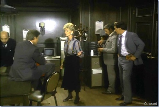 2.10 PLAYING POSSUM.avi_001876576