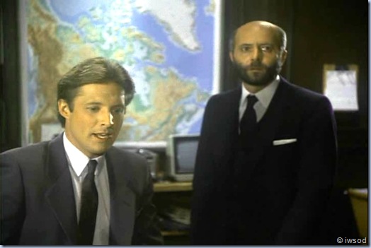 2.10 PLAYING POSSUM.avi_001898598