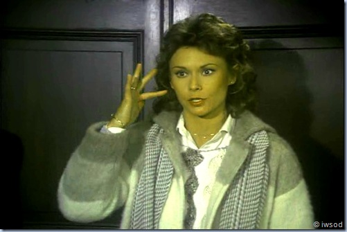 2.10 PLAYING POSSUM.avi_001921054