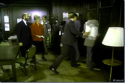 2.10 PLAYING POSSUM.avi_001926659