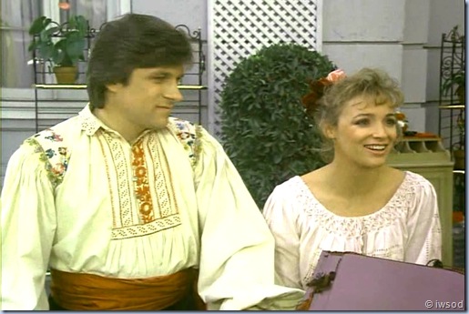 2.10 PLAYING POSSUM.avi_002036736