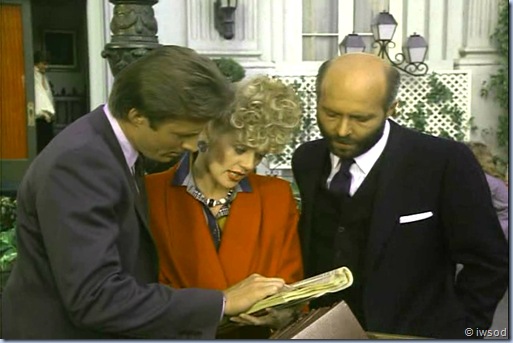 2.10 PLAYING POSSUM.avi_002124924