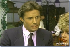 2.10 PLAYING POSSUM.avi_002126926