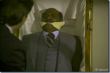 2.10 PLAYING POSSUM.avi_002248048