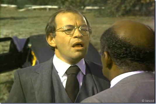 2.10 PLAYING POSSUM.avi_002509309