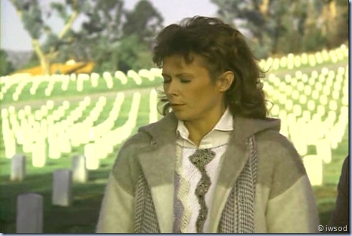 2.10 PLAYING POSSUM.avi_002653453