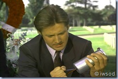 2.10 PLAYING POSSUM.avi_002661461