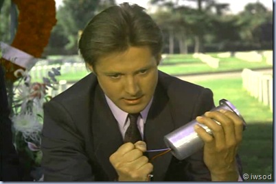 2.10 PLAYING POSSUM.avi_002665465