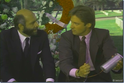 2.10 PLAYING POSSUM.avi_002671171