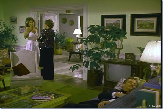 2.11 THE THREE FACES OF EMILY.avi_000860093