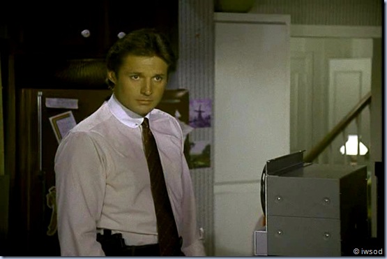 2.11 THE THREE FACES OF EMILY.avi_002469402