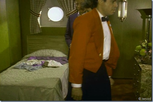 2.12 SHIP OF SPIES.avi_001448915