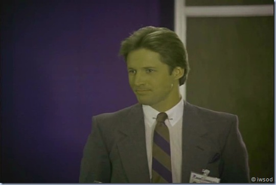 2.18 CAR WARS.avi_000347614