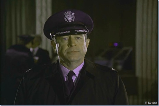 2.15 A RELATIVE SITUATION.avi_001015215