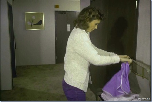 2.15 A RELATIVE SITUATION.avi_001707007