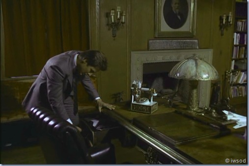 2.15 A RELATIVE SITUATION.avi_002001501