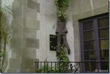 2.15 A RELATIVE SITUATION.avi_002072072