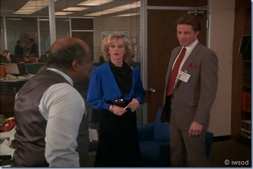 2.17 ODDS ON A DEAD PIGEON.avi_001170837