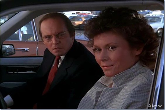 2.17 ODDS ON A DEAD PIGEON.avi_001888555