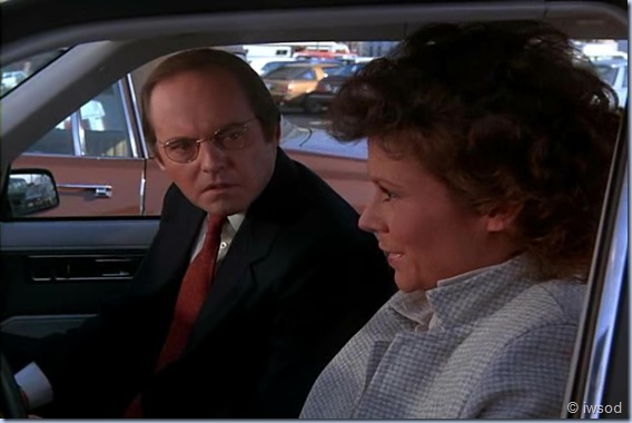 2.17 ODDS ON A DEAD PIGEON.avi_001896062