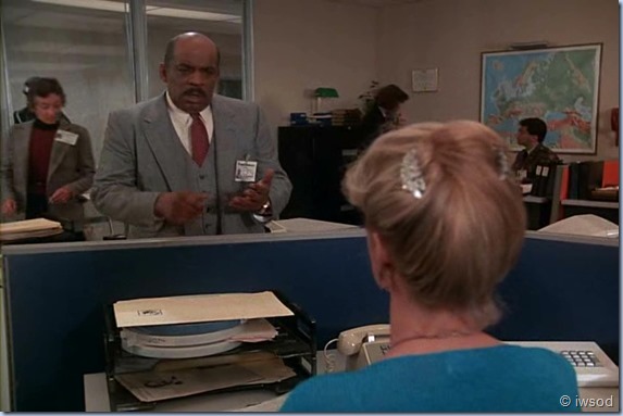 2.17 ODDS ON A DEAD PIGEON.avi_001919085