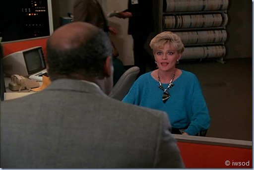 2.17 ODDS ON A DEAD PIGEON.avi_001936603