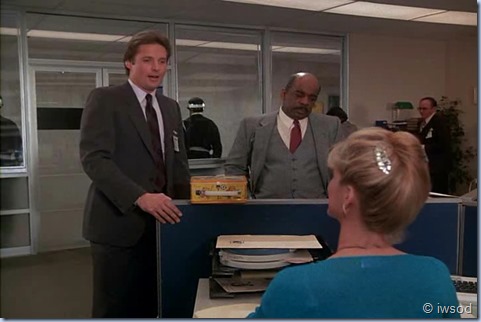 2.17 ODDS ON A DEAD PIGEON.avi_001959626