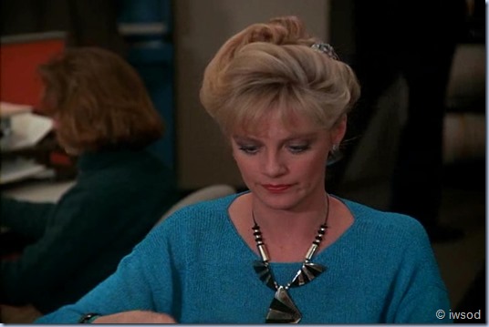 2.17 ODDS ON A DEAD PIGEON.avi_001966132